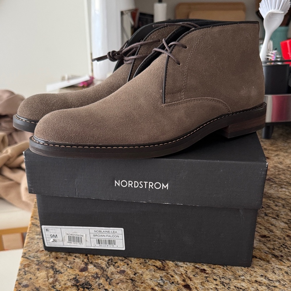 Nordstrom Men's Chukka Boots in Brown Suede